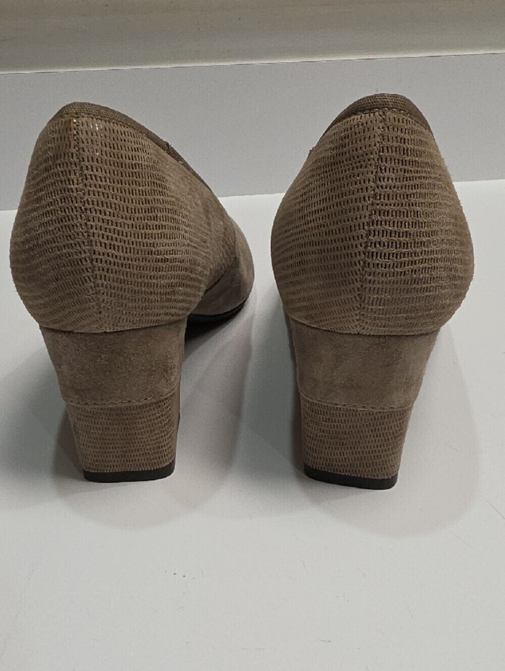 VANELi Military Suede Rounded-Toe Comfort Pumps - Size 9 - Picture 5 of 16